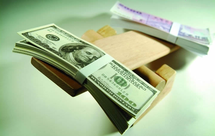 黄金狂飙创新高瞬间崩盘，关注2035一线支撑